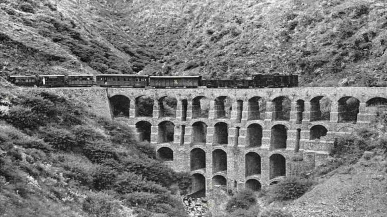 120 साल पुराने विश्व धरोहर में शामिल ऐतिहासिक शिमला- कालका रेल मार्ग, 103 सुरंगें, 869 पुल और 919 मोड़,1903 में कालका से शिमला रेलमार्ग की हुई थी शुरुआत | Action Punjab