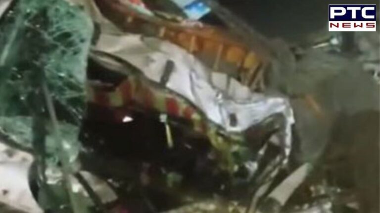आंध्र प्रदेश में ट्रक-बस की टक्कर, 4 की मौत, 15 घायल | Action Punjab