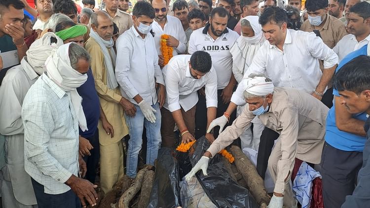 रूस-यूक्रेन युद्ध में हरियाणा के युवक की मौत: पैतृक गांव में हुआ अंतिम संस्कार, शहीद का दर्जा देने की मांग