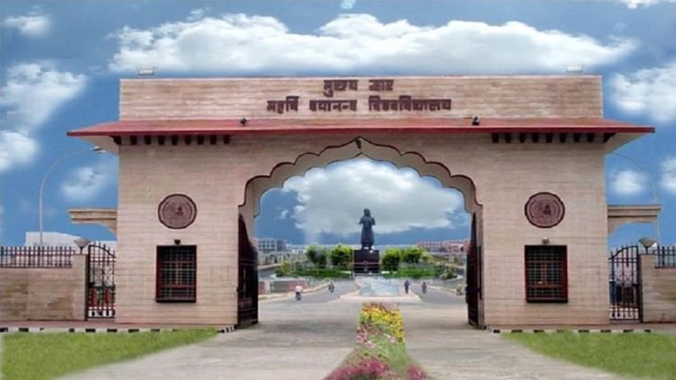 अंतर्वस्त्र जांच प्रकरण: आरोपियों के खिलाफ लगाया गया ससी-एसटी एक्ट, एसआईटी कर रही मामले की जांच