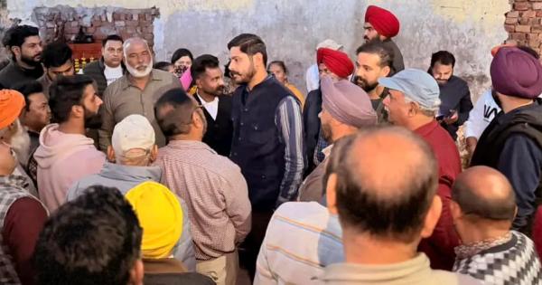 ਵਿਧਾਇਕ ਸ਼ੈਰੀ ਕਲਸੀ ਨੇ ਵਾਰਡ ਨੰਬਰ 45 ਵਿਖੇ ਵਿਕਾਸ ਕਾਰਜਾਂ ਦਾ ਰੱਖਿਆ ਨੀਂਹ ਪੱਥਰ