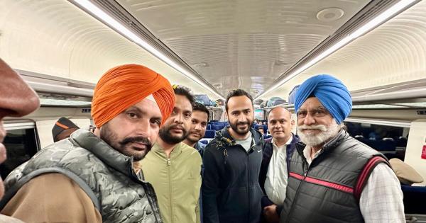 ਲੋਕ ਸਭਾ ਮੈਂਬਰ ਮੀਤ ਹੇਅਰ ਵਲੋਂ ਬਰਨਾਲਾ ਰੇਲਵੇ ਸਟੇਸ਼ਨ 'ਤੇ ਵੰਦੇ ਭਾਰਤ ਰੇਲ ਦਾ ਸਵਾਗਤ