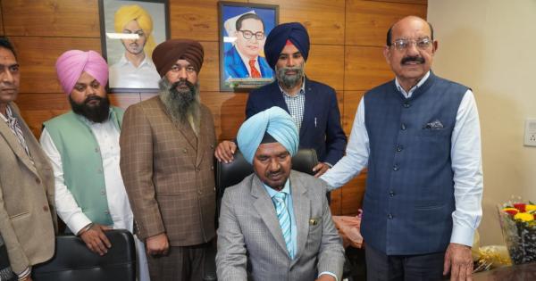 ਗੁਰਚਰਨ ਸਿੰਘ ਨੇ ਕੈਬਨਿਟ ਮੰਤਰੀਆਂ ਦੀ ਹਾਜ਼ਰੀ ਵਿੱਚ ਪੈਸਕੋ ਦੇ ਚੇਅਰਮੈਨ ਦਾ ਅਹੁਦਾ ਸੰਭਾਲਿਆ