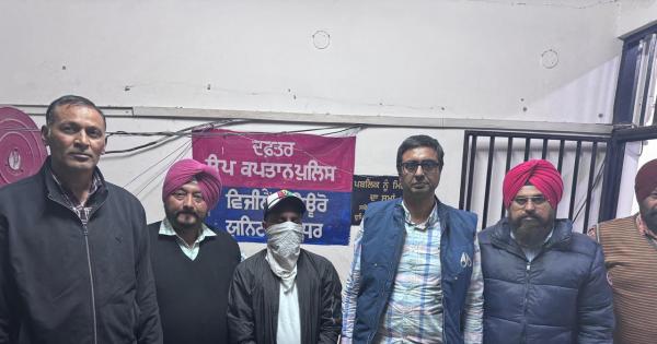 20,000 ਰੁਪਏ ਰਿਸ਼ਵਤ ਲੈਂਦਾ ਕਾਨੂੰਗੋ ਦਾ ਭਰਾ ਪਰਮਿੰਦਰ ਸਿੰਘ ਵਿਜੀਲੈਂਸ ਬਿਊਰੋ ਨੇ ਕੀਤਾ ਕਾਬੂ