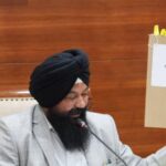 ਐਸ.ਸੀ.ਕਮਿਸਨ ਵਲੋਂ ਭੇਜੇ ਨੋਟਿਸ ਨੂੰ ਪ੍ਰਤਾਪ ਸਿੰਘ ਬਾਜਵਾ ਦੇ ਘਰੇਲੂ ਮੁਲਾਜ਼ਮਾਂ ਨੇ ਲੈਣ ਤੋਂ ਕੀਤਾ ਇਨਕਾਰ: ਜਸਵੀਰ ਸਿੰਘ ਗੜ੍ਹੀ