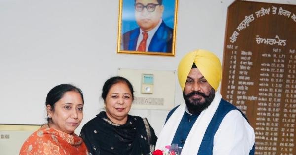 ਅਨੁਸੂਚਿਤ ਜਾਤੀਆਂ ਦੇ ਸਸ਼ਕਤੀਕਰਨ ਵੱਲ ਮਜ਼ਬੂਤ ਕਦਮ: ਬਲਜਿੰਦਰ ਸਿੰਘ ਚੌਂਦਾ ਨੇ ਪੰਜਾਬ ਐਸ.ਸੀ ਭੋਂ ਵਿਕਾਸ ਅਤੇ ਵਿੱਤ ਕਾਰਪੋਰੇਸ਼ਨ ਦੇ ਚੇਅਰਮੈਨ ਵਜੋਂ ਸੰਭਾਲਿਆ ਕਾਰਜਭਾਰ