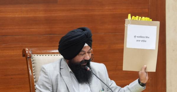 ਐਸ.ਸੀ.ਕਮਿਸਨ ਵਲੋਂ ਭੇਜੇ ਨੋਟਿਸ ਨੂੰ ਪ੍ਰਤਾਪ ਸਿੰਘ ਬਾਜਵਾ ਦੇ ਘਰੇਲੂ ਮੁਲਾਜ਼ਮਾਂ ਨੇ ਲੈਣ ਤੋਂ ਕੀਤਾ ਇਨਕਾਰ: ਜਸਵੀਰ ਸਿੰਘ ਗੜ੍ਹੀ