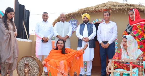 ਅੰਮ੍ਰਿਤਸਰ ਵਿਖੇ ਤਿੰਨ ਰੋਜ਼ਾ ਰੰਗਲਾ ਪੰਜਾਬ ਉਤਸਵ ਦਾ ਪੂਰੀ ਸ਼ਾਨੋ-ਸ਼ੌਕਤ ਨਾਲ ਸ਼ਾਨਦਾਰ ਅਗਾਜ਼