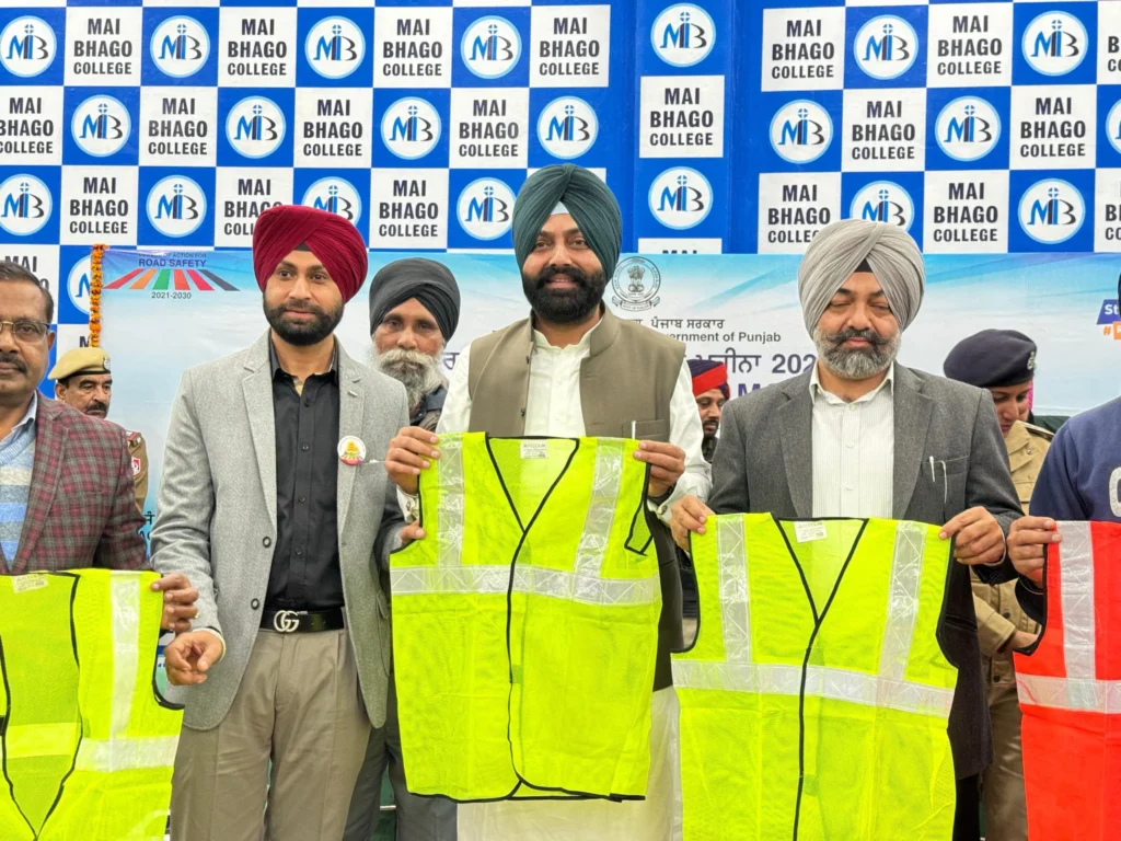 Sadak Suraksha Abhiyan2026 : ਸੜਕ ਸੁਰੱਖਿਆ ਲਈ ਵਿਸ਼ੇਸ਼ ਕਾਰਜ ਕਰ ਰਿਹਾ ਮੁਕਤਸਰ ਵੈਲਫੇਅਰ ਕਲੱਬ