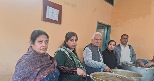ਵੰਦਨਾ ਦੇਵੀ ਤੇ  ਰਾਮ ਮੂਰਤੀ ਧਾਮੀ ਨੇ ਸਾਂਝੀ ਰਸੋਈ ‘ਚ ਪਾਇਆ 5100 ਰੁਪਏ ਦਾ ਯੋਗਦਾਨ