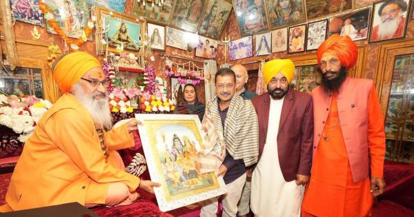 ਮਹਾ ਸ਼ਿਵਰਾਤਰੀ ਮੌਕੇ ਅਰਵਿੰਦ ਕੇਜਰੀਵਾਲ ਅਤੇ ਭਗਵੰਤ ਸਿੰਘ ਮਾਨ ਨੇ ਸ੍ਰੀ ਰਣਕੇਸ਼ਵਰ ਮਹਾਦੇਵ ਮੰਦਰ ਵਿਖੇ ਮੱਥਾ ਟੇਕਿਆ, ਪੰਜਾਬ ਦੀ ਸ਼ਾਂਤੀ ਅਤੇ ਖ਼ੁਸ਼ਹਾਲੀ ਲਈ ਕੀਤੀ ਪ੍ਰਾਰਥਨਾ