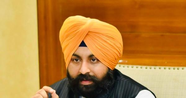 ਫ਼ਾਜ਼ਿਲਕਾ ਦੇ ਬਸਤੀ ਹਜ਼ੂਰ ਸਕੂਲ ਦੇ ਮੁੜ ਨਿਰਮਾਣ ਦੇ ਹੁਕਮ, ਛੇ ਮਹੀਨਿਆਂ ਵਿੱਚ ਤਿਆਰ ਹੋਵੇਗੀ ਨਵੀਂ ਇਮਾਰਤ: ਹਰਜੋਤ ਸਿੰਘ ਬੈਂਸ