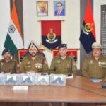 ਸਰਹੱਦ ਪਾਰੋਂ ਗੈਰ-ਕਾਨੂੰਨੀ ਹਥਿਆਰਾਂ ਦੀ ਤਸਕਰੀ ‘ਚ ਸ਼ਾਮਲ ਮਾਡਿਊਲ ਨਾਲ ਸਬੰਧਤ ਦੋ ਮੁਲਜ਼ਮ 5 ਆਧੁਨਿਕ ਪਿਸਤੌਲਾਂ ਸਣੇ ਅੰਮ੍ਰਿਤਸਰ ਤੋਂ ਕਾਬੂ