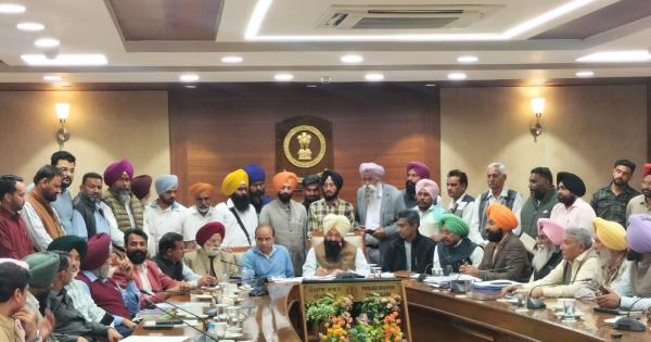ਜਸਵੀਰ ਸਿੰਘ ਗੜ੍ਹੀ ਨੇ ਪੰਜਾਬ ਦੀਆਂ ਸਮੂਹ ਐਸ.ਸੀ. ਮੁਲਾਜਮ ਜਥੇਬੰਦੀਆਂ ਦੀਆਂ ਮੁਸ਼ਕਲਾਂ ਸੁਣੀਆਂ