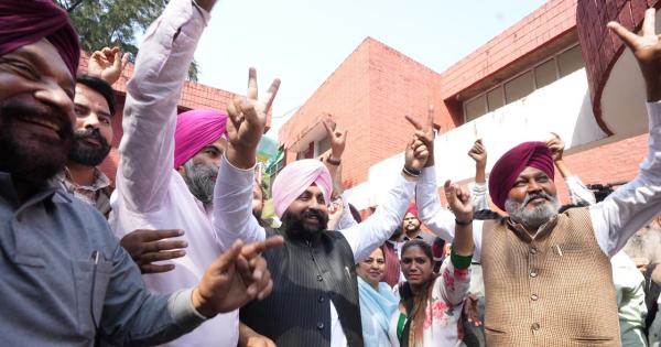 ਆਪ ਪੰਜਾਬ ਨੇ ਅਰਵਿੰਦ ਕੇਜਰੀਵਾਲ ਅਤੇ ਆਪ ਆਗੂਆਂ ਦੇ ਹੱਕ ਵਿੱਚ ਅਦਾਲਤ ਦੇ ਫੈਸਲੇ ਦਾ ਚੰਡੀਗੜ੍ਹ ਵਿੱਚ ਮਨਾਇਆ ਜਸ਼ਨ