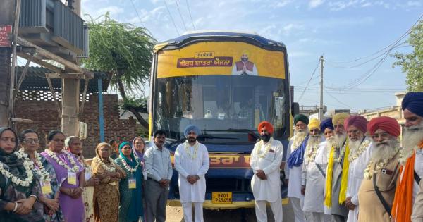 ਮੁੱਖ ਮੰਤਰੀ ਤੀਰਥ ਯਾਤਰਾ ਤਹਿਤ ਪਿੰਡ ਚੰਦਬਾਜਾ ਤੋਂ ਸ਼ਰਧਾਲੂਆਂ ਦੀ ਬੱਸ ਧਾਰਮਿਕ ਅਸਥਾਨਾਂ ਲਈ ਰਵਾਨਾ