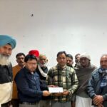 ਐਨ.ਆਰ.ਆਈ ਮੰਤਰੀ ਮੰਤਰੀ ਡਾ. ਰਵਜੋਤ ਨੇ ਤਿੰਨ  ਗ੍ਰਾਮ ਪੰਚਾਇਤਾਂ ਨੂੰ ਦਿੱਤੇ 17 ਲੱਖ ਰੁਪਏ ਦੇ ਚੈਕ