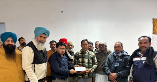 ਐਨ.ਆਰ.ਆਈ ਮੰਤਰੀ ਮੰਤਰੀ ਡਾ. ਰਵਜੋਤ ਨੇ ਤਿੰਨ  ਗ੍ਰਾਮ ਪੰਚਾਇਤਾਂ ਨੂੰ ਦਿੱਤੇ 17 ਲੱਖ ਰੁਪਏ ਦੇ ਚੈਕ