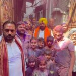 ਕੈਬਨਿਟ ਮੰਤਰੀ ਹਰਭਜਨ ਸਿੰਘ ਈਟੀਓ ਨੇ ਜੰਡਿਆਲਾ ਗੁਰੂ ਨਿਵਾਸੀਆਂ ਨਾਲ ਖੇਡੀ ਹੋਲੀ