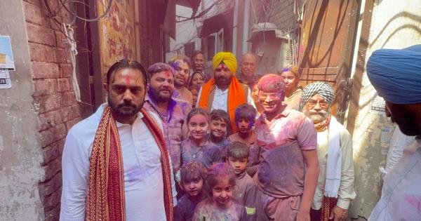 ਕੈਬਨਿਟ ਮੰਤਰੀ ਹਰਭਜਨ ਸਿੰਘ ਈਟੀਓ ਨੇ ਜੰਡਿਆਲਾ ਗੁਰੂ ਨਿਵਾਸੀਆਂ ਨਾਲ ਖੇਡੀ ਹੋਲੀ