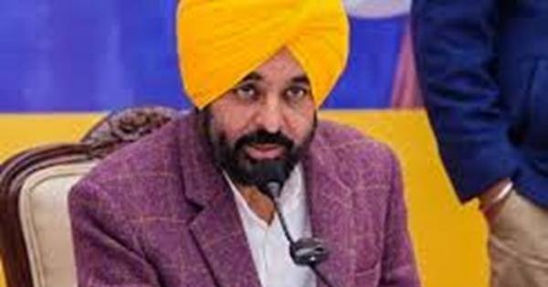 ਮੁੱਖ ਮੰਤਰੀ ਭਗਵੰਤ ਸਿੰਘ ਮਾਨ ਨੇ ਕੇਂਦਰੀ ਸ਼ਹਿਰੀ ਹਵਾਬਾਜ਼ੀ ਮੰਤਰੀ ਨਾਲ ਕੀਤੀ ਗੱਲ, ਜੰਗ ਪ੍ਰਭਾਵਿਤ ਅਰਬ ਦੇਸ਼ਾਂ ਵਿੱਚ ਫਸੇ ਪੰਜਾਬੀਆਂ ਨੂੰ ਤੁਰੰਤ ਕੱਢਣ ਦੀ ਮੰਗ ਕੀਤੀ