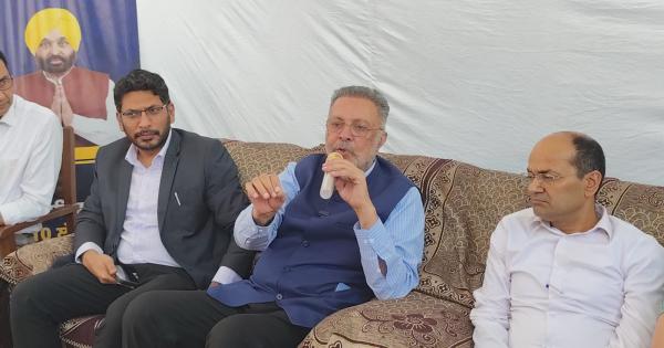 ਸਿਹਤ ਮੰਤਰੀ ਡਾ. ਬਲਬੀਰ ਸਿੰਘ ਨੇ ਰੂਪਨਗਰ 'ਚ ਮੁੱਖ ਮੰਤਰੀ ਸਿਹਤ ਯੋਜਨਾ ਤਹਿਤ ਬਣ ਰਹੇ ਕਾਰਡਾਂ ਦੀ ਸਮੀਖਿਆ ਕੀਤੀ