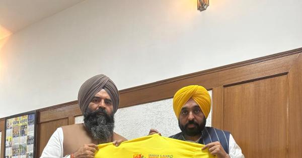 ਮੁੱਖ ਮੰਤਰੀ ਭਗਵੰਤ ਸਿੰਘ ਮਾਨ ਵੱਲੋਂ ਸ਼ਹੀਦ-ਏ-ਆਜ਼ਮ ਭਗਤ ਸਿੰਘ ਨੈਸ਼ਨਲ ਮੈਰਾਥਨ ਦੀ ਟੀ-ਸ਼ਰਟ ਜਾਰੀ