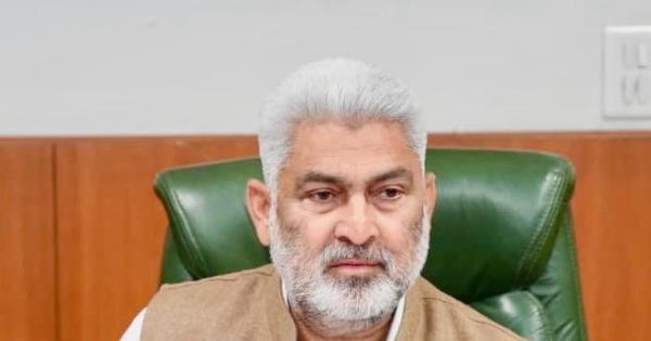 ਕੇਂਦਰ ਸਰਕਾਰ ਨੂੰ ਪੱਛਮੀ ਏਸ਼ੀਆ ਵਿੱਚ ਤਣਾਅ ਦੇ ਮੱਦੇਨਜ਼ਰ ਐਲਪੀਜੀ, ਪੈਟਰੋਲ, ਡੀਜ਼ਲ ਦੀ ਕੋਈ ਕਮੀ ਨਹੀਂ ਆਉਣ ਦੇਣੀ ਚਾਹੀਦੀ: ਲਾਲ ਚੰਦ ਕਟਾਰੂਚੱਕ