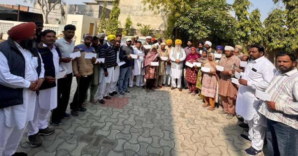 ਕੈਬਨਿਟ ਮੰਤਰੀ ਖੁੱਡੀਆਂ ਨੇ ਰਿਹਾਇਸ਼ ਯੋਜਨਾ ਤਹਿਤ 42 ਲੱਖ ਰੁਪਏ ਦੇ 35 ਲਾਭਪਾਤਰੀਆਂ ਨੂੰ ਚੈੱਕ ਵੰਡੇ