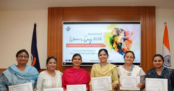 ਲੋਕਤੰਤਰ ਦੀਆਂ ਜੜ੍ਹਾਂ ਮਜ਼ਬੂਤ ਕਰਨ ਵਿੱਚ ਔਰਤਾਂ ਦੀ ਅਹਿਮ ਭੂਮਿਕਾ: ਪੰਜਾਬ ਨੇ ਸ਼ਾਨਦਾਰ ਕਾਰਗੁਜ਼ਾਰੀ ਵਾਲੀਆਂ ਮਹਿਲਾ ਬੀ.ਐਲ.ਓ. ਨੂੰ ਕੀਤਾ ਸਨਮਾਨਿਤ