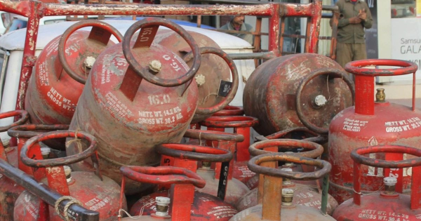 ਲੁਧਿਆਣਾ 'ਚ ਗੈਸ ਸਿਲੰਡਰਾਂ ਦਾ ਵੱਡਾ ਸੰਕਟ: 7-8 ਦਿਨਾਂ ਦੀ ਵੇਟਿੰਗ