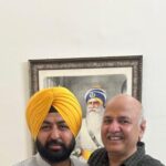 ਹਰਦੀਪ ਸਿੰਘ ਮੁੰਡੀਆ ਨੇ ਨਵੀਂ ਦਿੱਲੀ ਵਿਖੇ ਅਰਵਿੰਦ ਕੇਜਰੀਵਾਲ ਤੇ ਮਨੀਸ਼ ਸਿਸੋਦੀਆ ਨੂੰ ਮਿਲ ਕੇ ਮੁਬਾਰਕਬਾਦ ਦਿੱਤੀ