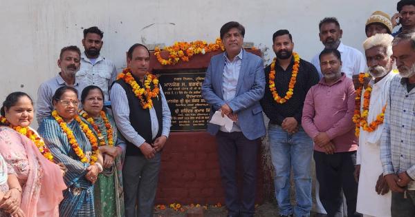 ਵਿਧਾਇਕ ਬ੍ਰਮ ਸ਼ੰਕਰ ਜਿੰਪਾ ਨੇ ਵਾਰਡ 'ਚ ਗਲੀਆਂ ਦੇ ਨਿਰਮਾਣ ਦੀ ਕਰਵਾਈ ਸ਼ੁਰੂਆਤ