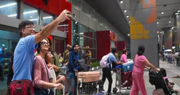 ਇਜ਼ਰਾਈਲ-ਈਰਾਨ ਜੰਗ: ਦਿੱਲੀ ਤੋਂ 80 ਅੰਤਰਰਾਸ਼ਟਰੀ ਉਡਾਣਾਂ ਰੱਦ, ਸ਼੍ਰੀਨਗਰ 'ਚ ਬਾਜ਼ਾਰ ਬੰਦ