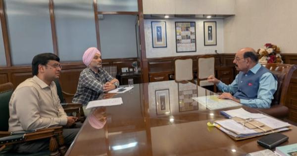 ਬਾਗ਼ਬਾਨੀ ਫਸਲਾਂ ਨੂੰ ਪ੍ਰਫੁੱਲਤ ਕਰਨ ਲਈ ਹਰ ਕਦਮ ਚੁੱਕ ਰਹੀ ਹੈ ਸਰਕਾਰ, ਕੋਈ ਵੀ ਕਿਸਾਨ ਸਰਕਾਰੀ ਸਕੀਮਾਂ ਤੋਂ ਵਾਂਝਾ ਨਾ ਰਹੇ, ਮੋਹਿੰਦਰ ਭਗਤ ਵੱਲੋਂ ਅਧਿਕਾਰੀਆਂ ਨੂੰ ਹਦਾਇਤਾਂ