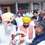 ਪੰਜਾਬ ਵਿਧਾਨ ਸਭਾ  ਸਪੀਕਰ ਅਤੇ ਮੁੱਖ ਮੰਤਰੀ ਨੇ ਪੰਜਾਬ ਦੇ ਰਾਜਪਾਲ ਦਾ ਵਿਧਾਨ ਸਭਾ ਪਹੁੰਚਣ ਤੇ ਕੀਤਾ ਨਿੱਘਾ ਸਵਾਗਤ