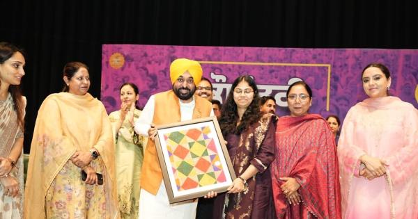 ਮੁੱਖ ਮੰਤਰੀ ਭਗਵੰਤ ਸਿੰਘ ਮਾਨ ਵੱਲੋਂ ਪੰਜਾਬ ਨੂੰ ਦੇਸ਼ ਦਾ ਮੋਹਰੀ ਸੂਬਾ ਬਣਾਉਣ ਲਈ ਲੜਕੀਆਂ ਨੂੰ ਸਮਾਜਿਕ-ਆਰਥਿਕ ਵਿਕਾਸ ਵਿੱਚ ਸਰਗਰਮ ਭਾਈਵਾਲ ਬਣਨ ਦਾ ਸੱਦਾ
