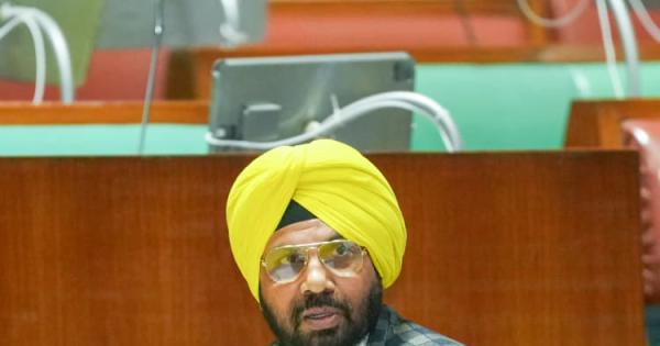 ਨਰਿੰਦਰ ਮੋਦੀ ਸਰਕਾਰ ਨੇ ਦੇਸ਼ ਦੀ ਪ੍ਰਭੂਸੱਤਾ ਨੂੰ ਸੱਟ ਮਾਰੀ: ਹਰਭਜਨ ਸਿੰਘ ਈ. ਟੀ. ਓ.