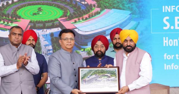 ਇਨਫੋਸਿਸ ਮੁਹਾਲੀ ਵਿੱਚ 2700 ਨੌਜਵਾਨਾਂ ਨੂੰ ਸਿੱਧਾ ਰੋਜ਼ਗਾਰ ਅਤੇ ਹਜ਼ਾਰਾਂ ਹੋਰਾਂ ਨੂੰ ਅਸਿੱਧੇ ਤਰੀਕੇ ਨਾਲ ਰੋਜ਼ਗਾਰ ਦੇਵੇਗੀ: ਮੁੱਖ ਮੰਤਰੀ ਭਗਵੰਤ ਸਿੰਘ ਮਾਨ