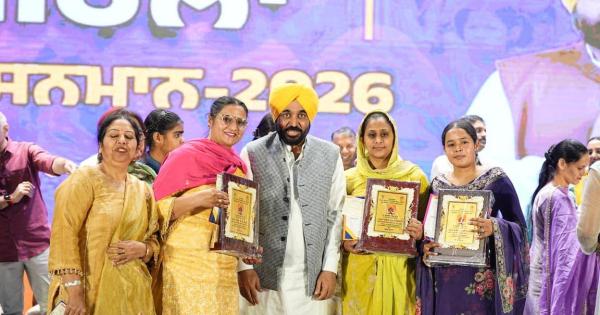 ਘਰ ਚਲਾਉਣ ਵਾਲੀਆਂ ਔਰਤਾਂ ਨੂੰ ਹੁਣ ਦੇਸ਼ ਚਲਾਉਣਾ ਚਾਹੀਦਾ: ਮੁੱਖ ਮੰਤਰੀ ਭਗਵੰਤ ਸਿੰਘ ਮਾਨ