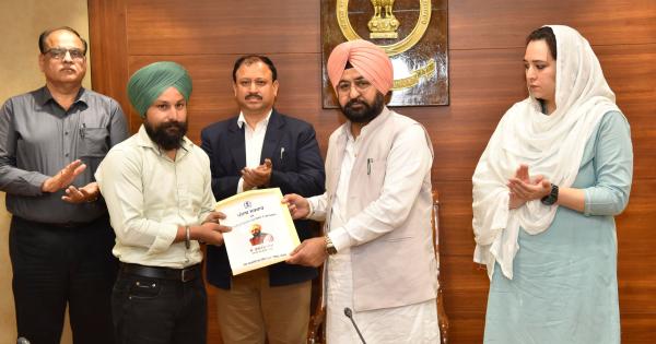 ਹਰਦੀਪ ਸਿੰਘ ਮੁੰਡੀਆਂ ਨੇ 14 ਉਮੀਦਵਾਰਾਂ ਨੂੰ ਤਰਸ ਦੇ ਆਧਾਰ ‘ਤੇ ਨਿਯੁਕਤੀ ਪੱਤਰ ਸੌਂਪੇ