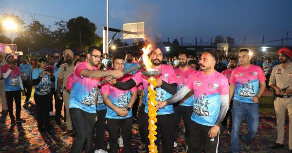 ਸਿਹਤਮੰਦ ਬਰਨਾਲਾ: ਬੱਚਿਆਂ ਤੋਂ ਬਜ਼ੁਰਗਾਂ ਤੱਕ ਸੈਂਕੜੇ ਬਰਨਾਲਾ ਵਾਸੀਆਂ ਨੇ ਮੈਰਾਥਨ ਵਿਚ ਲਿਆ ਹਿੱਸਾ