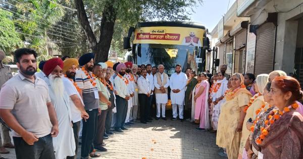 ਕੈਬਨਿਟ ਮੰਤਰੀ ਸ੍ਰੀ ਬਰਿੰਦਰ ਕੁਮਾਰ ਗੋਇਲ ਨੇ ਲਹਿਰਾਗਾਗਾ ਤੋਂ ਸ੍ਰੀ ਅੰਮ੍ਰਿਤਸਰ ਸਾਹਿਬ ਲਈ ਮੁੱਖ ਮੰਤਰੀ ਤੀਰਥ ਯਾਤਰਾ ਬੱਸ ਨੂੰ ਹਰੀ ਝੰਡੀ ਦੇ ਕੀਤਾ ਰਵਾਨਾ