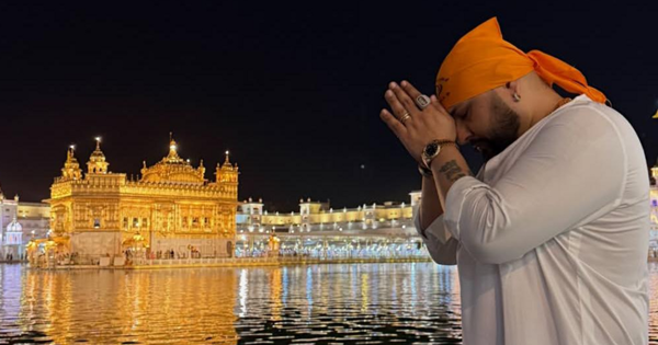 ਸ੍ਰੀ ਹਰਿਮੰਦਰ ਸਾਹਿਬ ਵਿਖੇ ਨਤਮਸਤਕ ਹੋਏ ਗਾਇਕ ਬੀ ਪਰਾਕ: ਭਗਤੀ ਦੇ ਰੰਗ ਵਿੱਚ ਰੰਗੇ ਨਜ਼ਰ ਆਏ ਮਸ਼ਹੂਰ ਗਾਇਕ