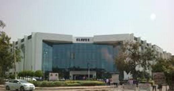 ELANTE ਮਾਲ 'ਚ ਖਾਣੇ 'ਚੋਂ ਨਿਕਲਿਆ ਕੀੜਾ, ਪਰਿਵਾਰ ਨੇ ਮਚਾਇਆ ਹੰਗਾਮਾ