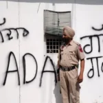 ਜਲੰਧਰ ਵਿੱਚ ਹਰਭਜਨ ਸਿੰਘ ਦੇ ਘਰ ਦੇ ਬਾਹਰ ਲਿਖਿਆ 'ਗੱਦਾਰ': 'ਆਪ' ਯੂਥ ਵਿੰਗ ਵੱਲੋਂ ਭਾਜਪਾ 'ਚ ਸ਼ਾਮਲ ਹੋਣ ਦੇ ਵਿਰੋਧ 'ਚ ਪ੍ਰਦਰਸ਼ਨ