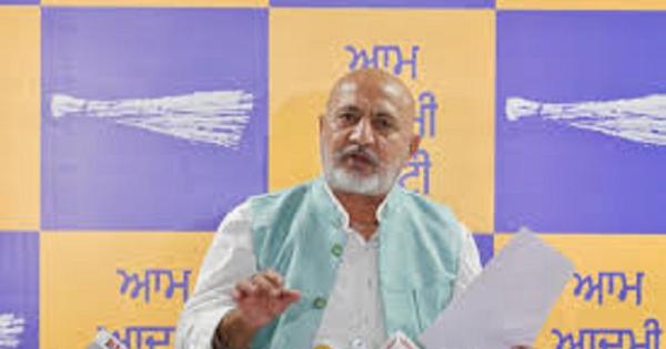 ਆਪ 'ਚ ਬਗਾਵਤ ਤੋਂ ਬਾਅਦ ਹਲਚਲ: ਸਿਸੋਦੀਆ ਨੇ ਜਲੰਧਰ 'ਚ ਬੁਲਾਈ ਵਿਧਾਇਕਾਂ ਦੀ ਹੰਗਾਮੀ ਮੀਟਿੰਗ