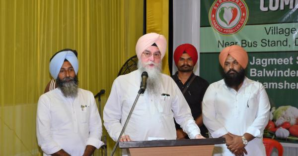 ਪੰਜਾਬ ਵਿਧਾਨ ਸਭਾ ਸਪੀਕਰ ਸ. ਕੁਲਤਾਰ ਸਿੰਘ ਸੰਧਵਾਂ ਵੱਲੋਂ ਫਿਰੋਜ਼ਪੁਰ ਤੋਂ ਦੁਬਈ ਲਈ ਮਿਰਚ ਦੀ 15 ਟਨ ਪਹਿਲੀ ਖੇਪ ਨੂੰ ਹਰੀ ਝੰਡੀ ਦਿਖਾ ਕੇ ਕੀਤਾ ਰਵਾਨਾ