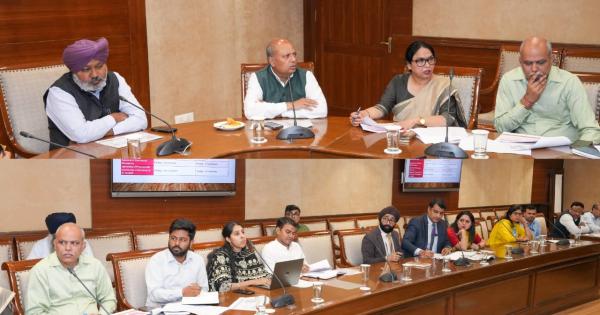 ਵਿੱਤ ਮੰਤਰੀ ਹਰਪਾਲ ਸਿੰਘ ਚੀਮਾ ਵੱਲੋਂ ਪੈਨਸ਼ਨਰ ਸੇਵਾ ਪੋਰਟਲ ਬਾਰੇ ਬੈਂਕਾਂ ਨਾਲ ਅਹਿਮ ਸਮੀਖਿਆ ਮੀਟਿੰਗ ਦੀ ਪ੍ਰਧਾਨਗੀ