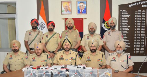 ਅੰਮ੍ਰਿਤਸਰ ਵਿੱਚ ਸਰਹੱਦ ਪਾਰੋਂ ਚੱਲ ਰਹੇ ਗੈਰ-ਕਾਨੂੰਨੀ ਹਥਿਆਰ ਤਸਕਰੀ ਮਾਡਿਊਲ ਨਾਲ ਜੁੜੇ ਤਿੰਨ ਵਿਅਕਤੀ ਕਾਬੂ; 6 ਪਿਸਤੌਲ ਬਰਾਮਦ